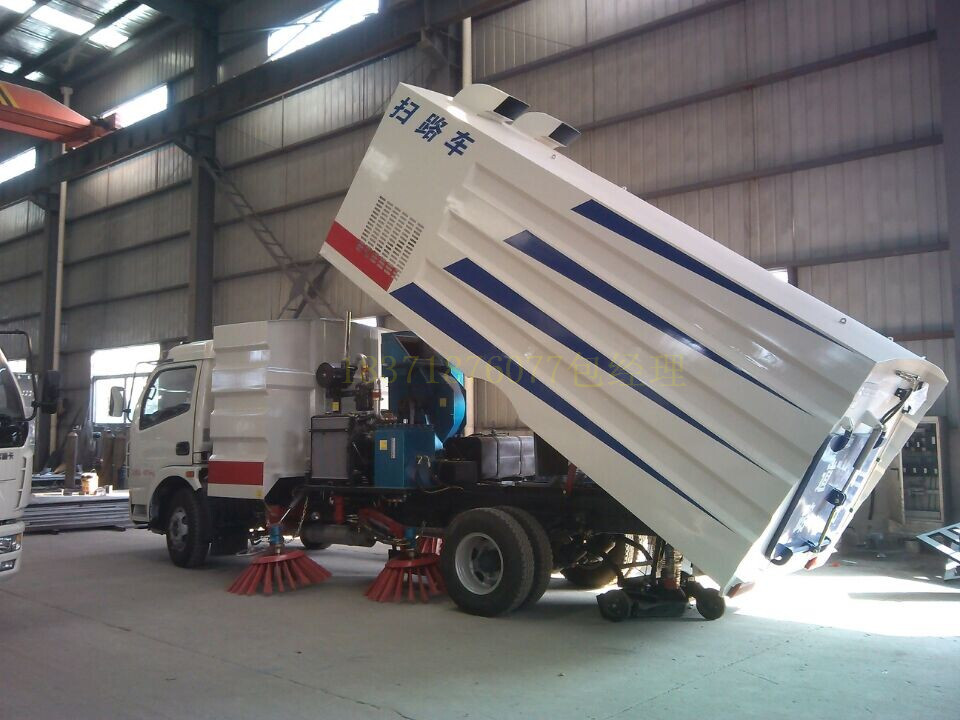 多利卡前沖后灑 東風(fēng)掃路車在環(huán)衛(wèi)領(lǐng)域的專業(yè)應(yīng)用與優(yōu)勢解析